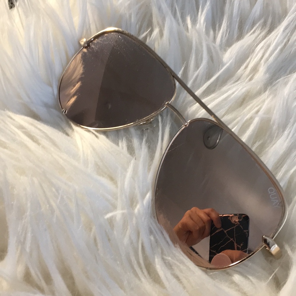 Quayaustralia xDesi. HIGHKEY in gold sunglasses